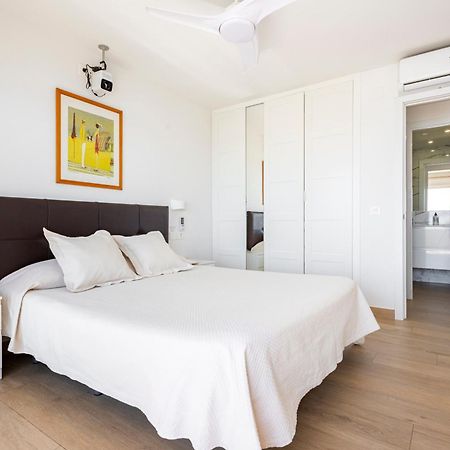 Beachfront -- New Luxury Apartment -- 1ª Linea Playa -- Fuengirola City Center -- Private Parking -- Panoramic Sea Views -- 외부 사진