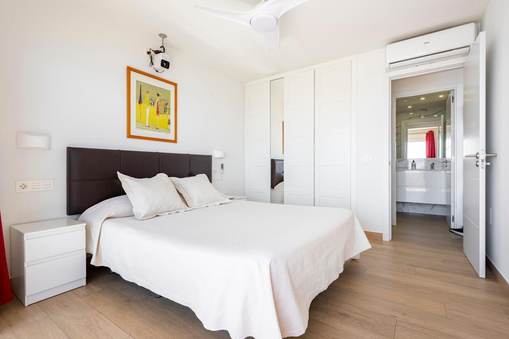 Beachfront -- New Luxury Apartment -- 1ª Linea Playa -- Fuengirola City Center -- Private Parking -- Panoramic Sea Views -- 외부 사진