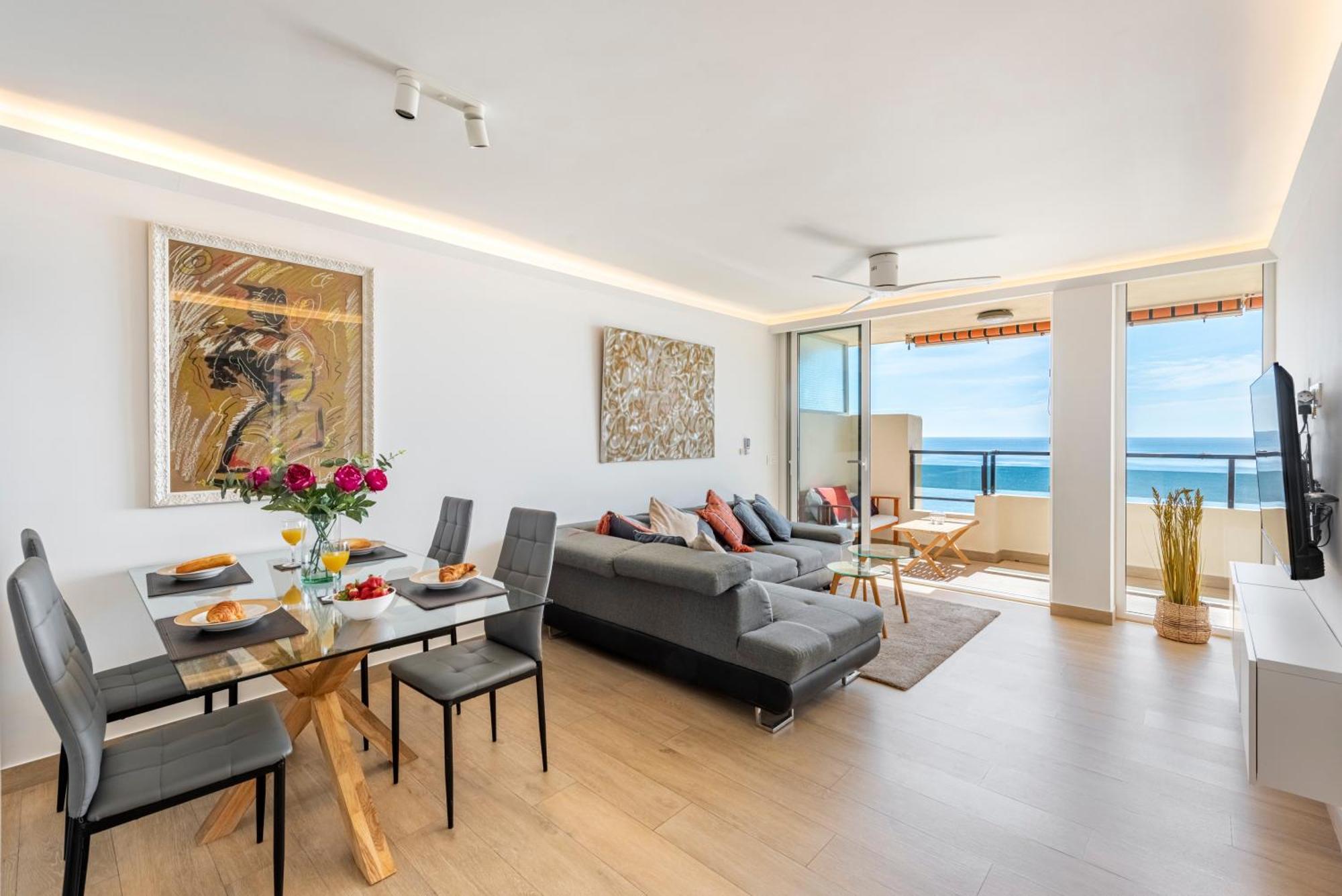 Beachfront -- New Luxury Apartment -- 1ª Linea Playa -- Fuengirola City Center -- Private Parking -- Panoramic Sea Views -- 외부 사진