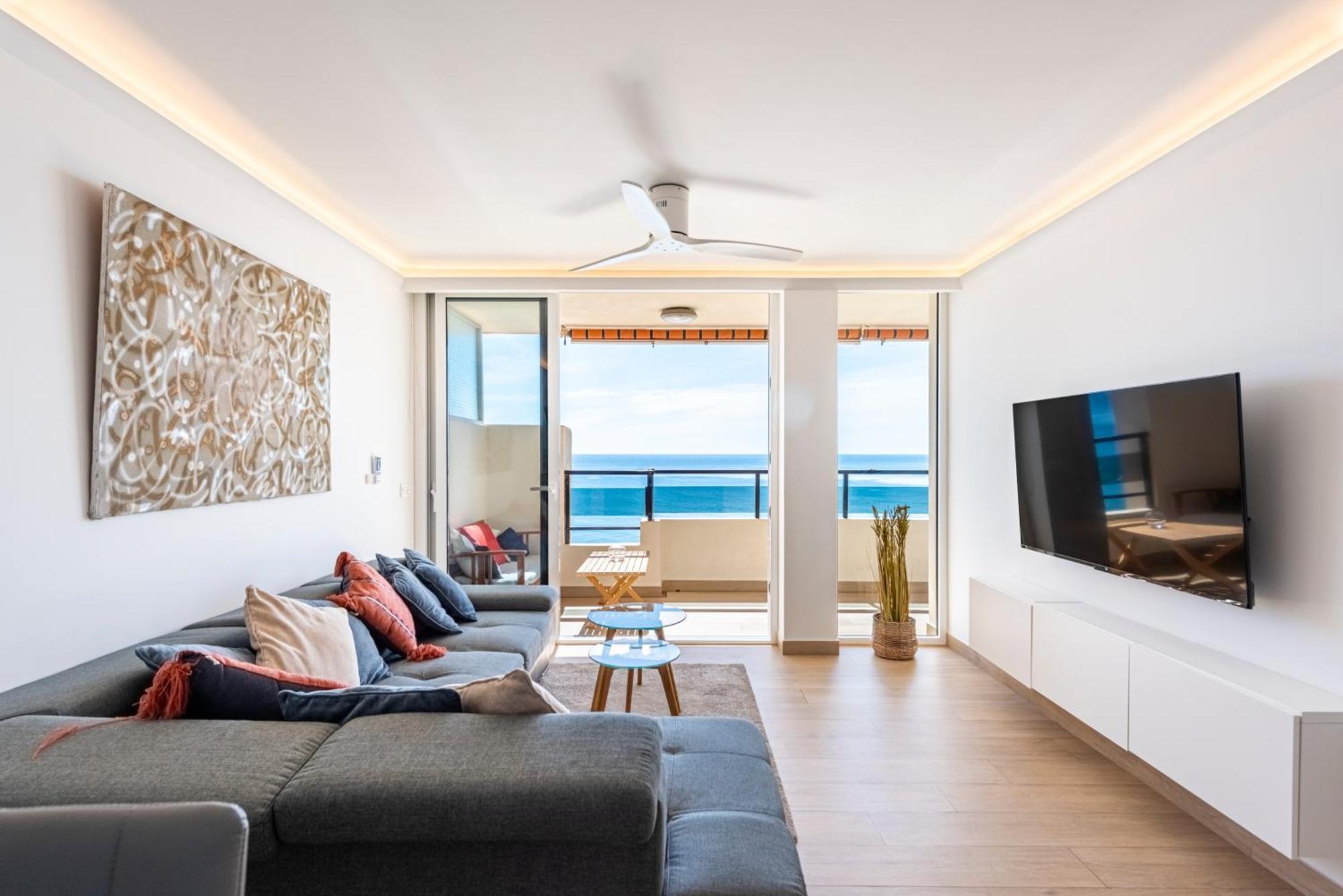 Beachfront -- New Luxury Apartment -- 1ª Linea Playa -- Fuengirola City Center -- Private Parking -- Panoramic Sea Views -- 외부 사진
